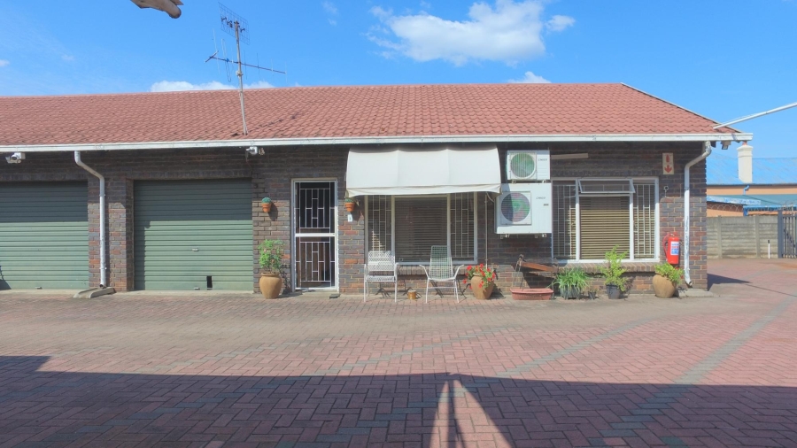 2 Bedroom Property for Sale in Rustenburg Central North West